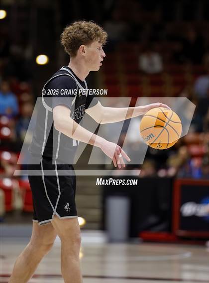 Thumbnail 2 in Cottonwood vs. Dixie (UHSAA 4A Quarterfinal) photogallery.