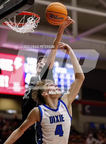 Thumbnail 2 in Cottonwood vs. Dixie (UHSAA 4A Quarterfinal) photogallery.