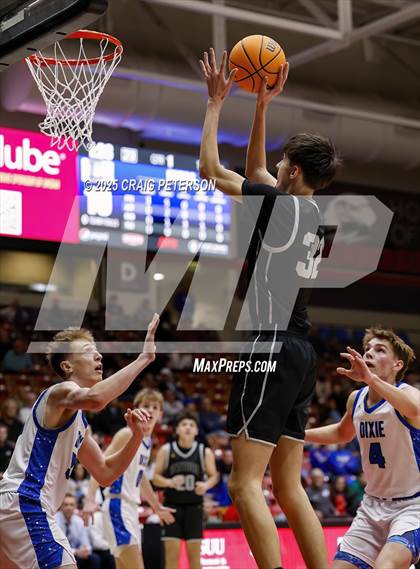 Thumbnail 3 in Cottonwood vs. Dixie (UHSAA 4A Quarterfinal) photogallery.