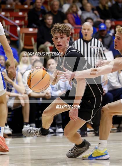 Thumbnail 3 in Cottonwood vs. Dixie (UHSAA 4A Quarterfinal) photogallery.