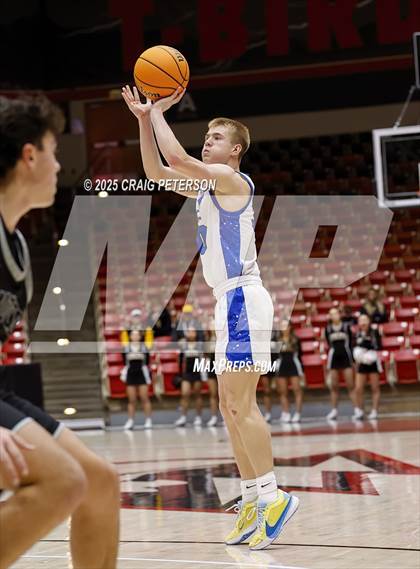Thumbnail 3 in Cottonwood vs. Dixie (UHSAA 4A Quarterfinal) photogallery.