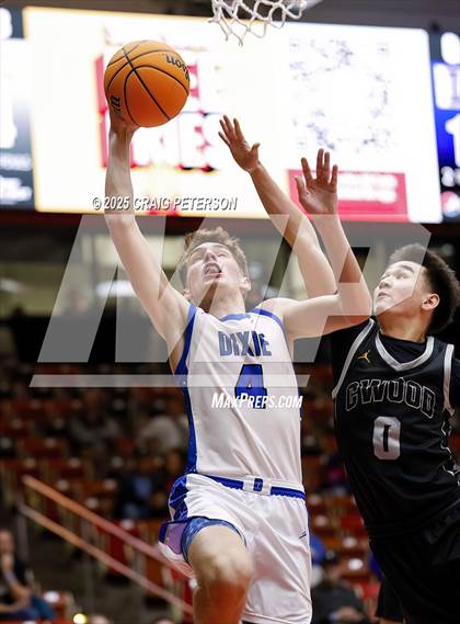 Thumbnail 3 in Cottonwood vs. Dixie (UHSAA 4A Quarterfinal) photogallery.