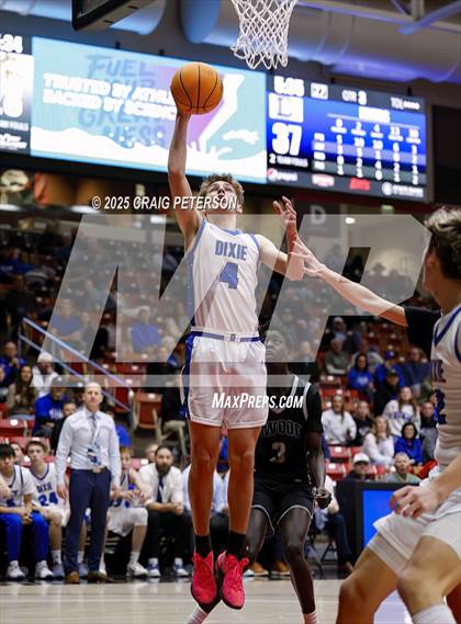 Thumbnail 2 in Cottonwood vs. Dixie (UHSAA 4A Quarterfinal) photogallery.