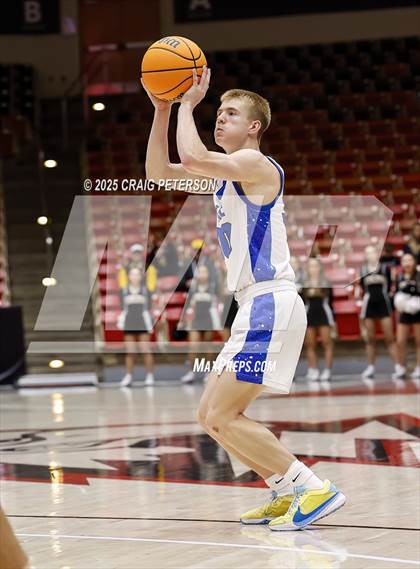 Thumbnail 2 in Cottonwood vs. Dixie (UHSAA 4A Quarterfinal) photogallery.