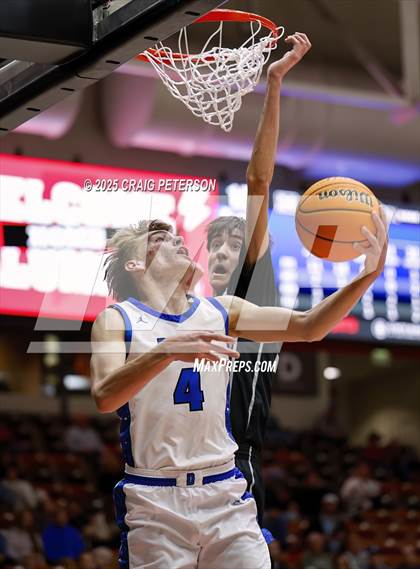 Thumbnail 2 in Cottonwood vs. Dixie (UHSAA 4A Quarterfinal) photogallery.