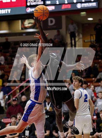 Thumbnail 3 in Cottonwood vs. Dixie (UHSAA 4A Quarterfinal) photogallery.