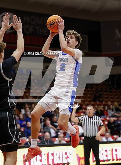 Thumbnail 3 in Cottonwood vs. Dixie (UHSAA 4A Quarterfinal) photogallery.