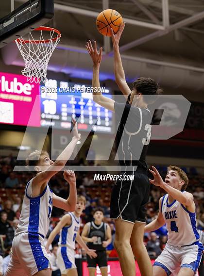 Thumbnail 1 in Cottonwood vs. Dixie (UHSAA 4A Quarterfinal) photogallery.