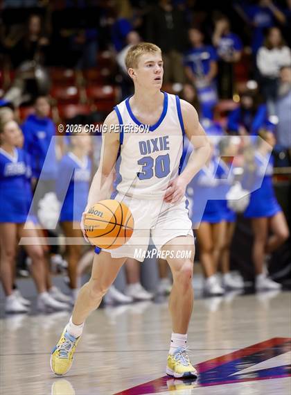 Thumbnail 2 in Cottonwood vs. Dixie (UHSAA 4A Quarterfinal) photogallery.