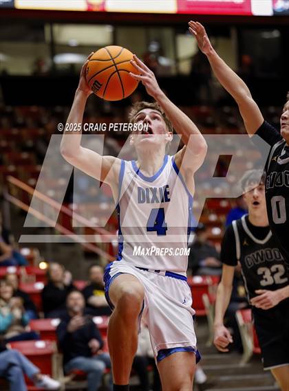 Thumbnail 2 in Cottonwood vs. Dixie (UHSAA 4A Quarterfinal) photogallery.