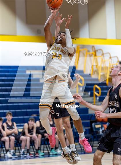 Thumbnail 3 in Bridgehampton vs St. Pius (NYSPHSAA. Section XI Class D Championship) photogallery.