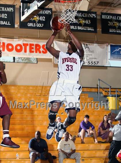 Thumbnail 1 in Melrose vs Riverside (City of Palms Classic) photogallery.