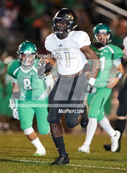 Thumbnail 1 in Pleasant Grove vs. Tatum (UIL 4A-2 Region II Bi-District Playoff) photogallery.
