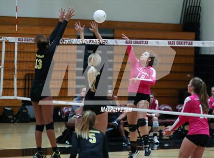 Thumbnail 3 in Oaks Christian vs. Newbury Park photogallery.