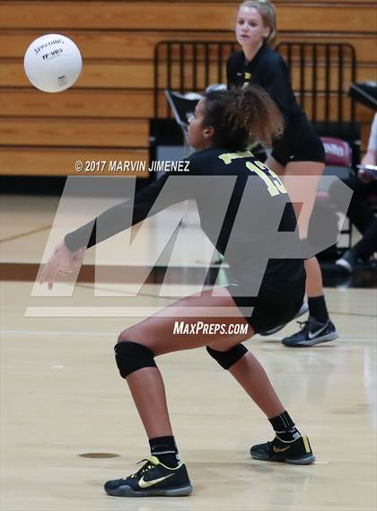 Thumbnail 3 in Oaks Christian vs. Newbury Park photogallery.