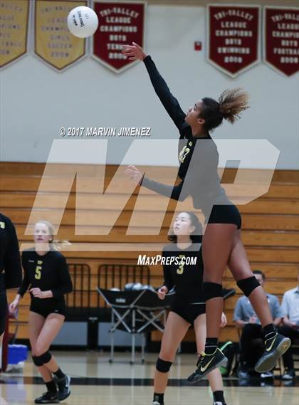 Thumbnail 3 in Oaks Christian vs. Newbury Park photogallery.