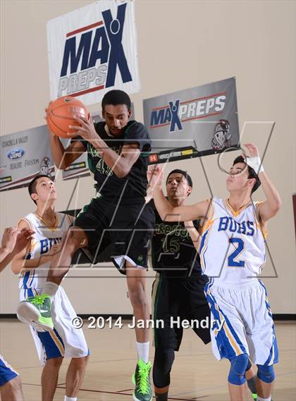 Thumbnail 3 in Lakeside vs. Brawley (MaxPreps Holiday Classic) photogallery.