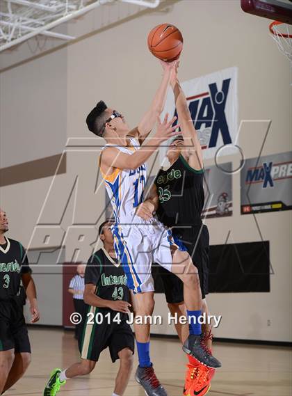Thumbnail 2 in Lakeside vs. Brawley (MaxPreps Holiday Classic) photogallery.