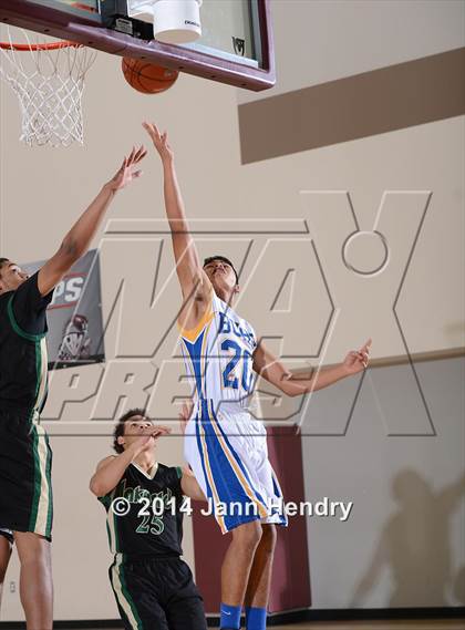 Thumbnail 2 in Lakeside vs. Brawley (MaxPreps Holiday Classic) photogallery.