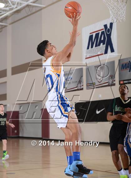 Thumbnail 3 in Lakeside vs. Brawley (MaxPreps Holiday Classic) photogallery.