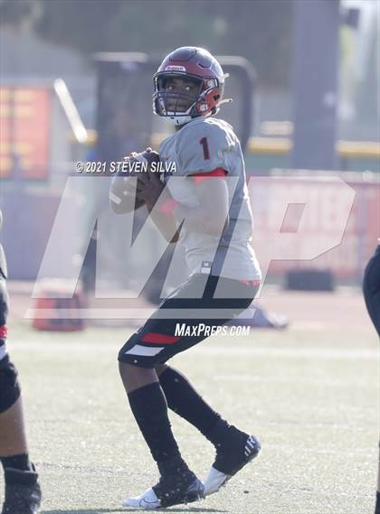 Thumbnail 2 in Centennial vs. Sierra Canyon (Honor Bowl) photogallery.
