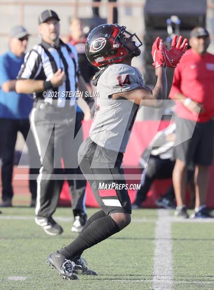 Thumbnail 2 in Centennial vs. Sierra Canyon (Honor Bowl) photogallery.