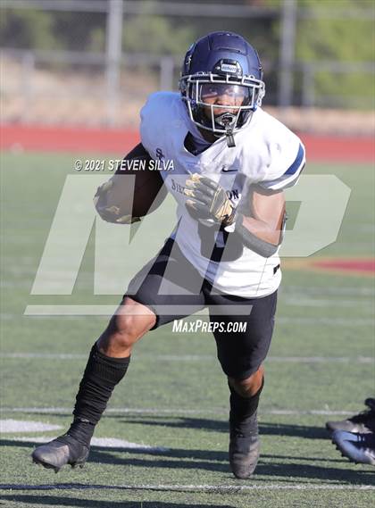 Thumbnail 3 in Centennial vs. Sierra Canyon (Honor Bowl) photogallery.