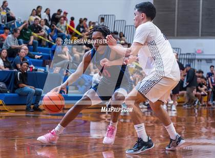 Thumbnail 2 in St. Louis vs. Kalaheo (HHSAA Division 1 Semifinal) photogallery.
