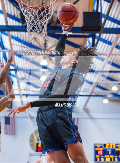 Thumbnail 1 in St. Louis vs. Kalaheo (HHSAA Division 1 Semifinal) photogallery.
