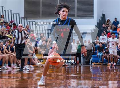 Thumbnail 3 in St. Louis vs. Kalaheo (HHSAA Division 1 Semifinal) photogallery.