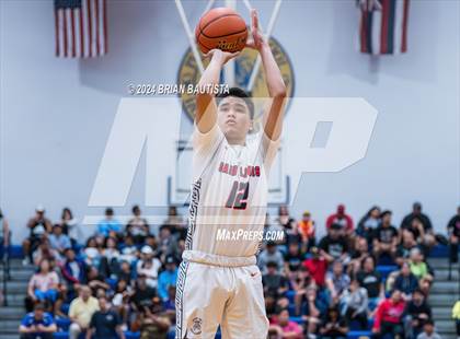 Thumbnail 2 in St. Louis vs. Kalaheo (HHSAA Division 1 Semifinal) photogallery.