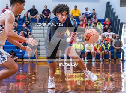 Thumbnail 3 in St. Louis vs. Kalaheo (HHSAA Division 1 Semifinal) photogallery.