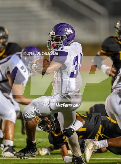Thumbnail 3 in Warren vs Brennan photogallery.
