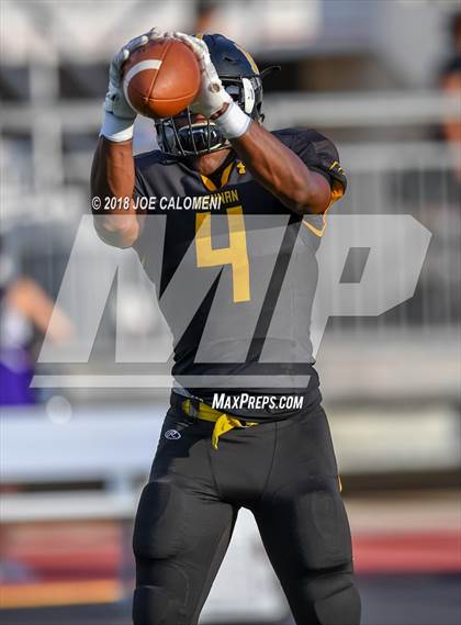 Thumbnail 3 in Warren vs Brennan photogallery.