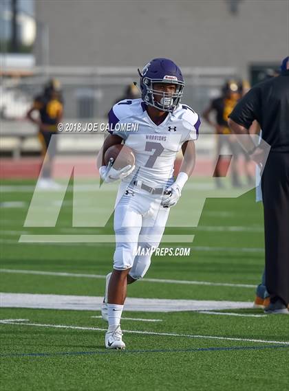 Thumbnail 2 in Warren vs Brennan photogallery.
