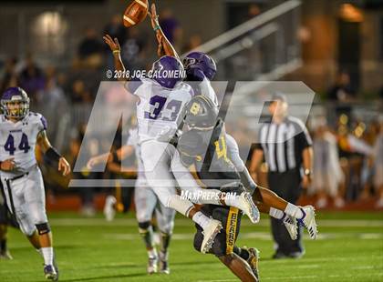 Thumbnail 3 in Warren vs Brennan photogallery.