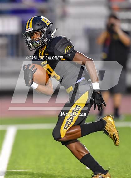 Thumbnail 2 in Warren vs Brennan photogallery.