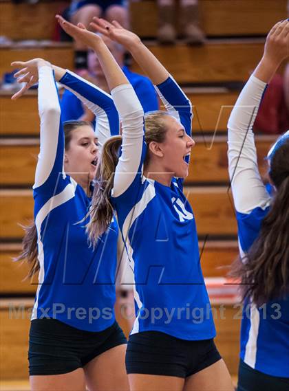 Thumbnail 1 in Tolland @ Ledyard photogallery.