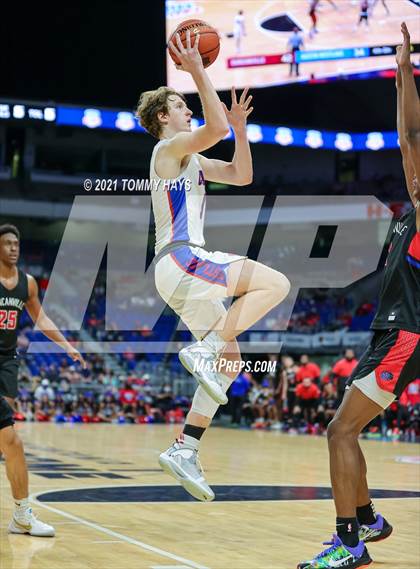 Thumbnail 1 in Westlake vs. Duncanville (UIL Class 6A Final) photogallery.
