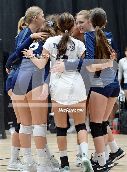 Thumbnail 1 in Redlands vs. Hemet (Queen's Court Tournament) photogallery.