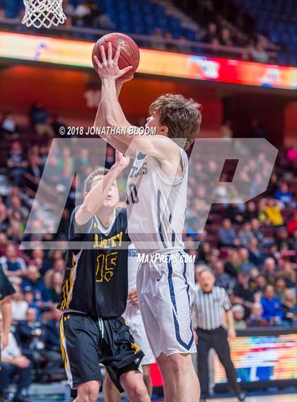 Thumbnail 2 in Immaculate vs. Amity Regional (CIAC D2 Final) photogallery.