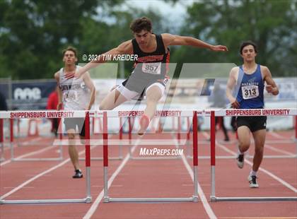 Thumbnail 1 in PIAA Class AAA Track & Field Championships photogallery.