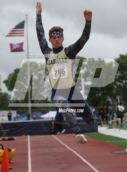 Thumbnail 3 in PIAA Class AAA Track & Field Championships photogallery.