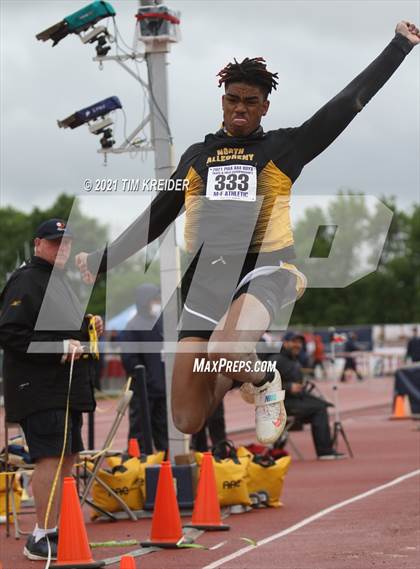 Thumbnail 2 in PIAA Class AAA Track & Field Championships photogallery.