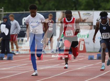 Thumbnail 2 in PIAA Class AAA Track & Field Championships photogallery.