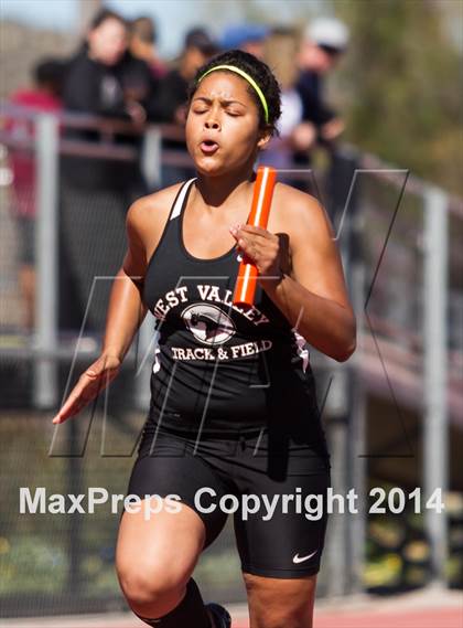 Thumbnail 2 in Wildcat Relays Girls photogallery.