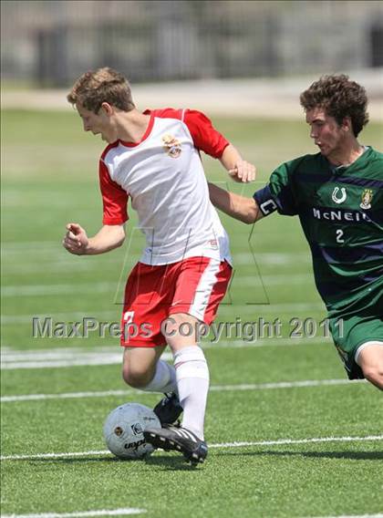Thumbnail 1 in McNeil vs Tomball (5A Region II Final) photogallery.