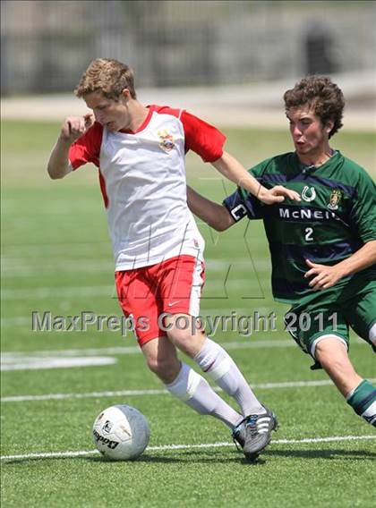 Thumbnail 3 in McNeil vs Tomball (5A Region II Final) photogallery.