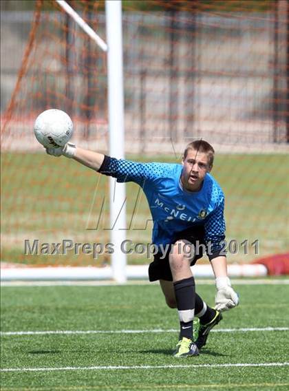 Thumbnail 1 in McNeil vs Tomball (5A Region II Final) photogallery.