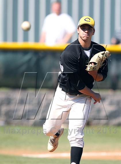 Thumbnail 2 in Crandall vs Athens (UIL 3A Area Playoff Game 3) photogallery.